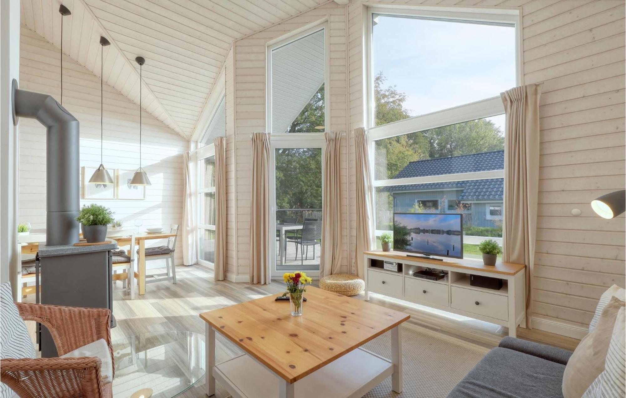 Stunning Home In Krems Ii-Warderbrueck With Wifi Gols Екстериор снимка